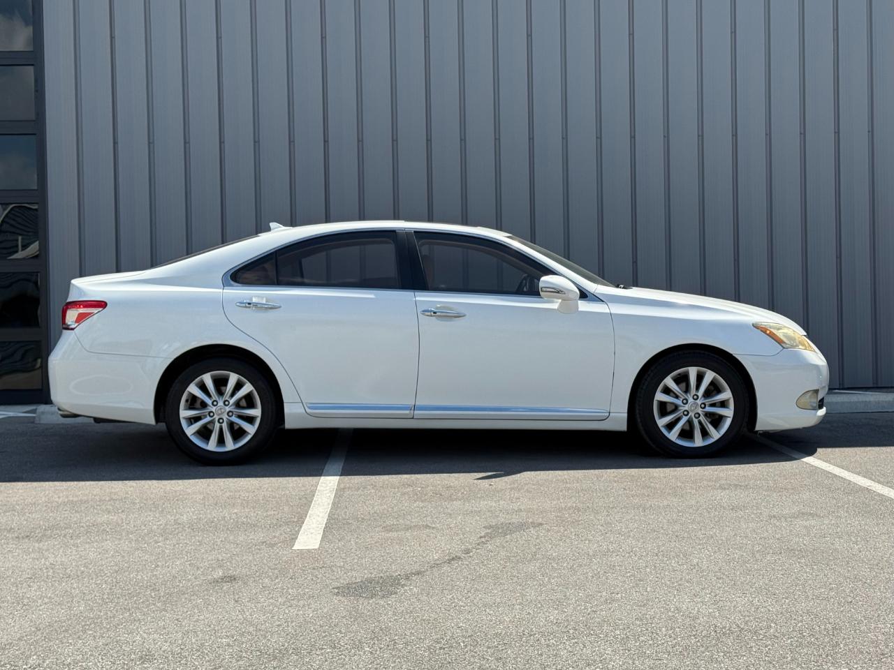 Lexus ES 350 4dr Sdn 2010