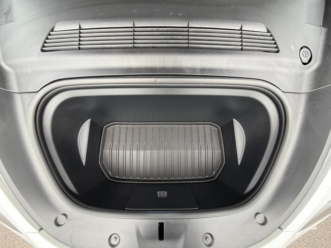 Tesla Model Y Performance AWD 2024