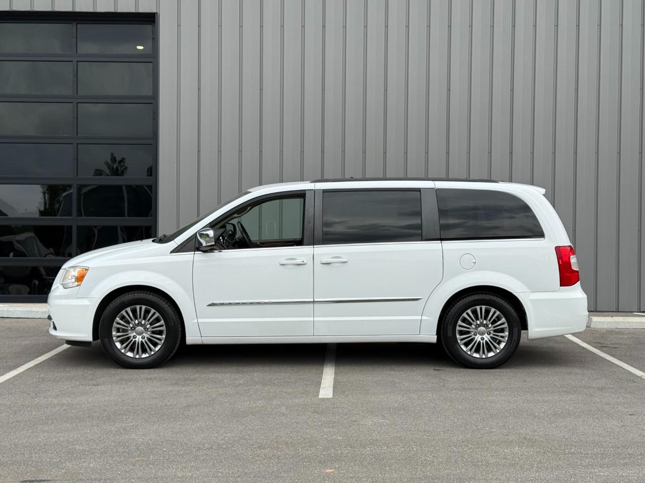Chrysler Town & Country 4dr Wgn Touring-L 2015