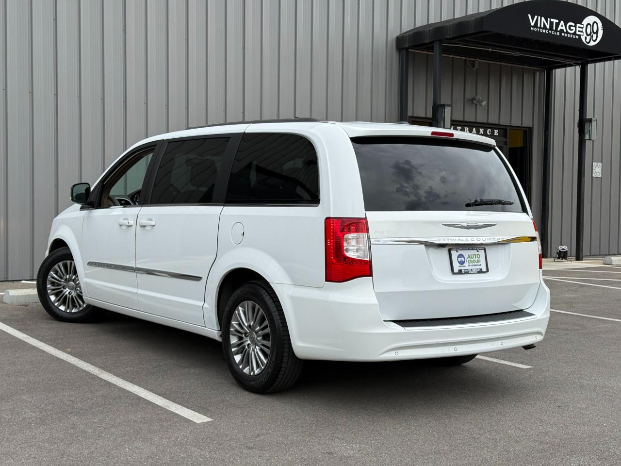 Chrysler Town & Country 4dr Wgn Touring-L 2015