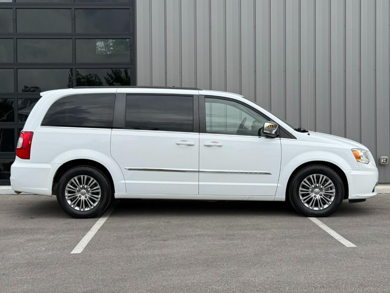 Chrysler Town & Country 4dr Wgn Touring-L 2015