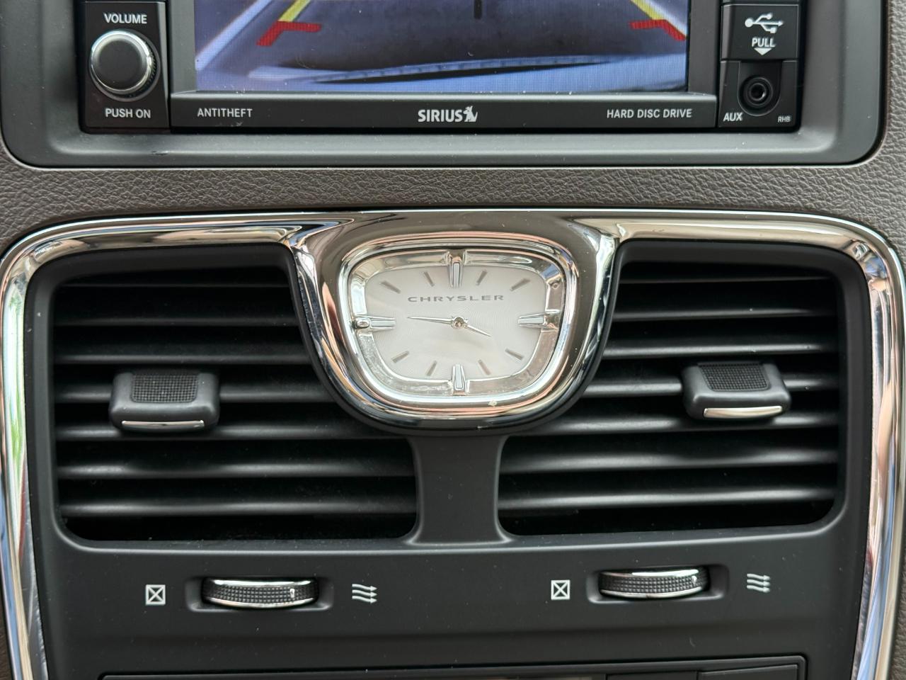 Chrysler Town & Country 4dr Wgn Touring-L 2015