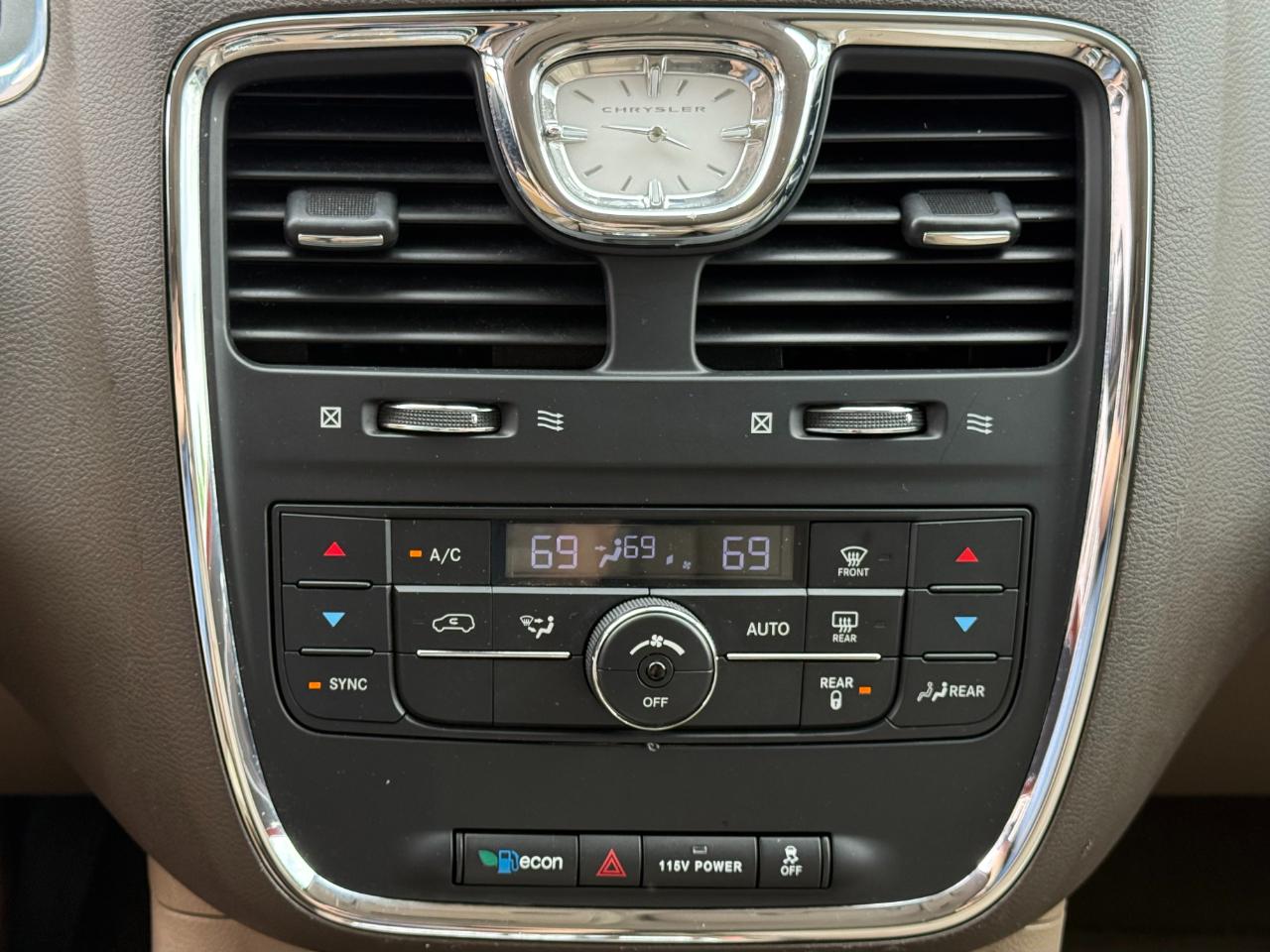 Chrysler Town & Country 4dr Wgn Touring-L 2015