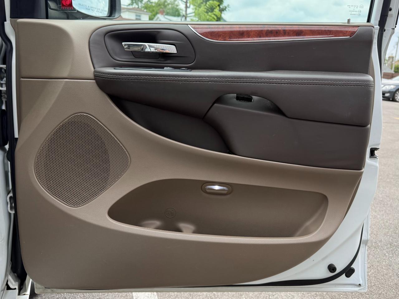 Chrysler Town & Country 4dr Wgn Touring-L 2015