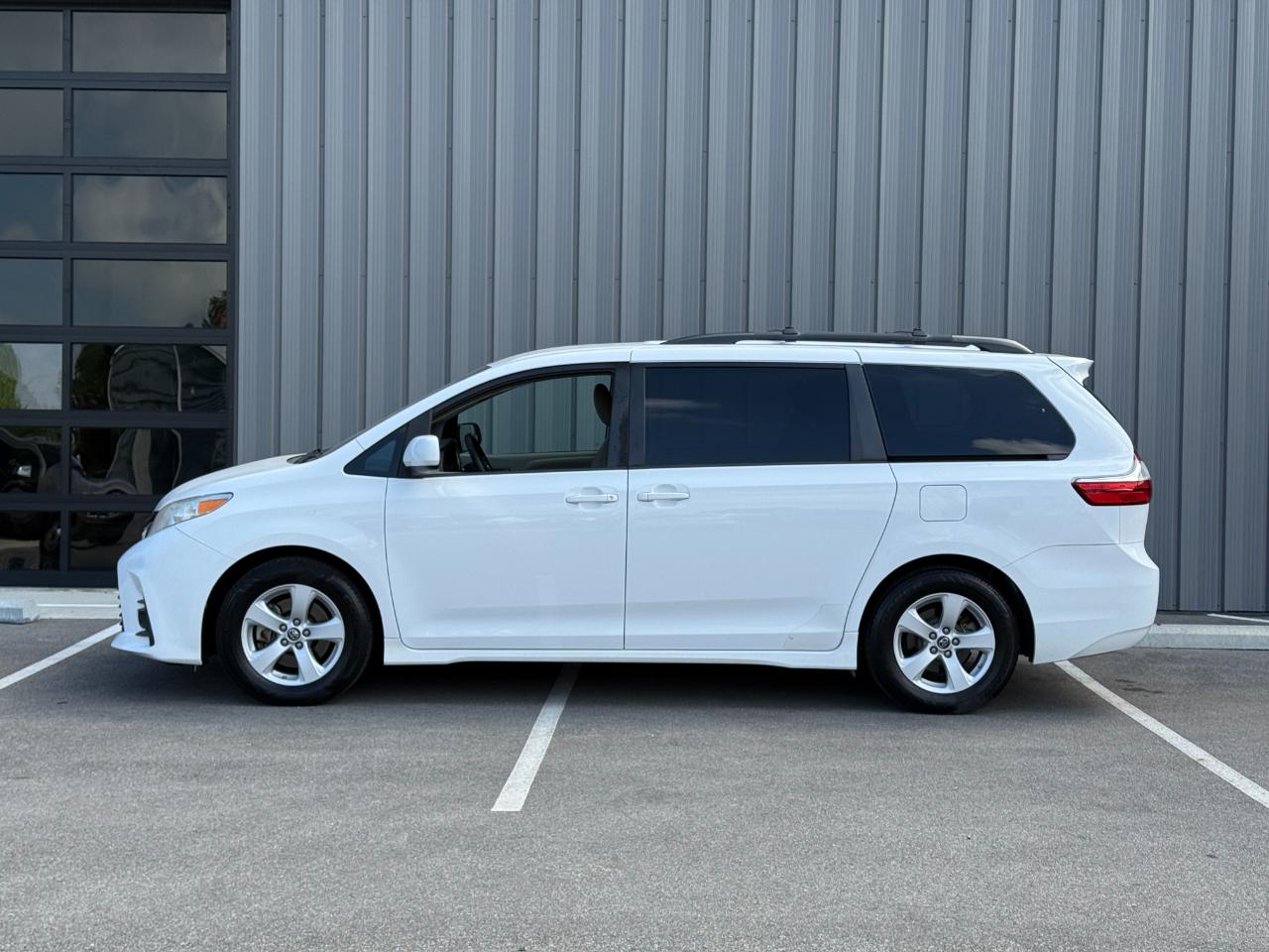Toyota Sienna LE FWD 8-Passenger (Natl) 2018