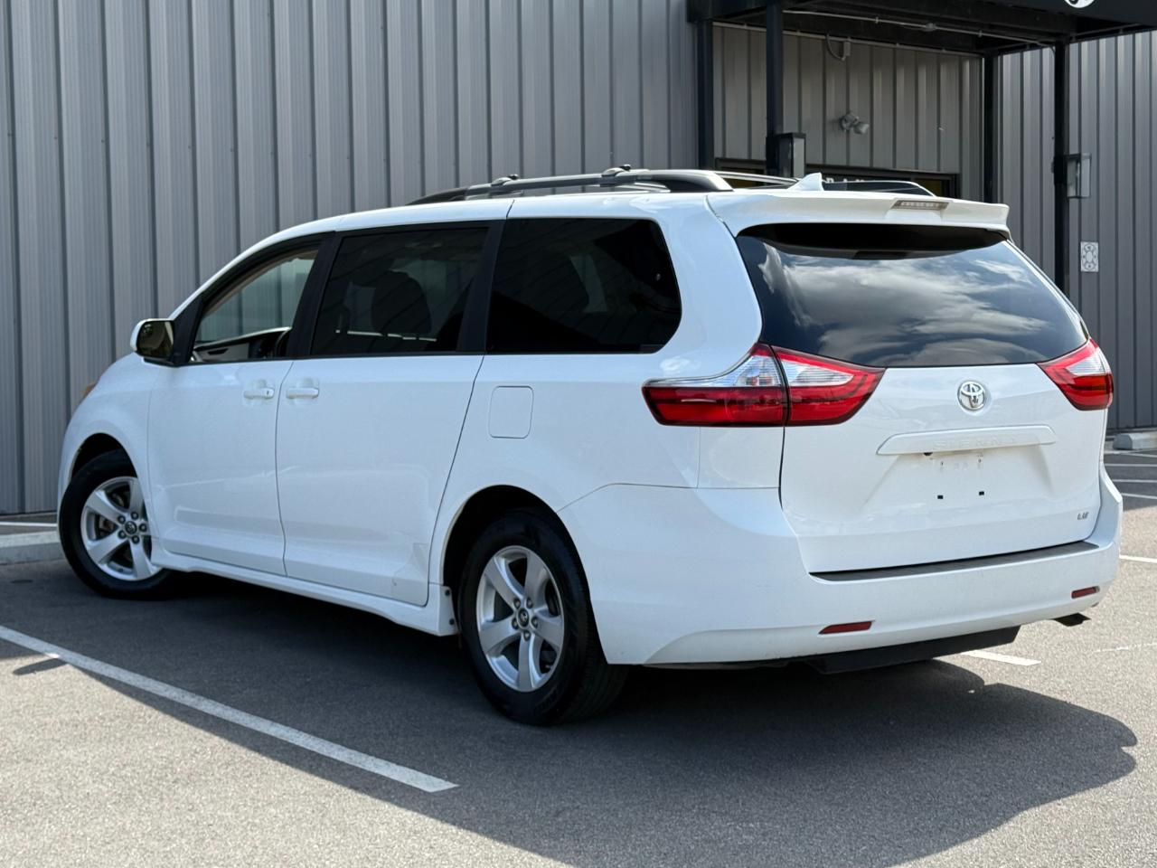 Toyota Sienna LE FWD 8-Passenger (Natl) 2018