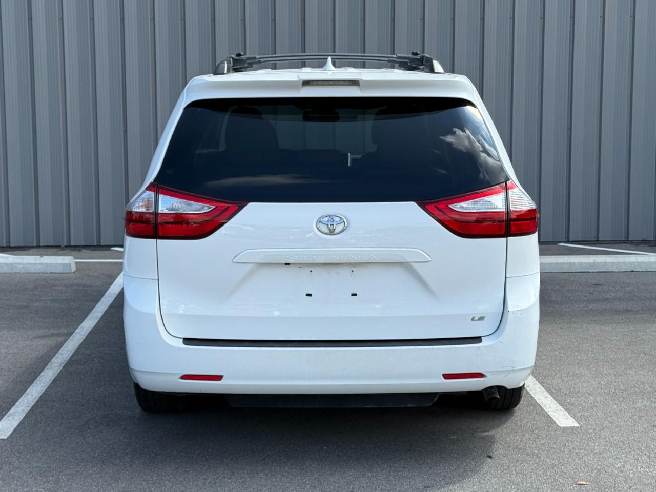 Toyota Sienna LE FWD 8-Passenger (Natl) 2018