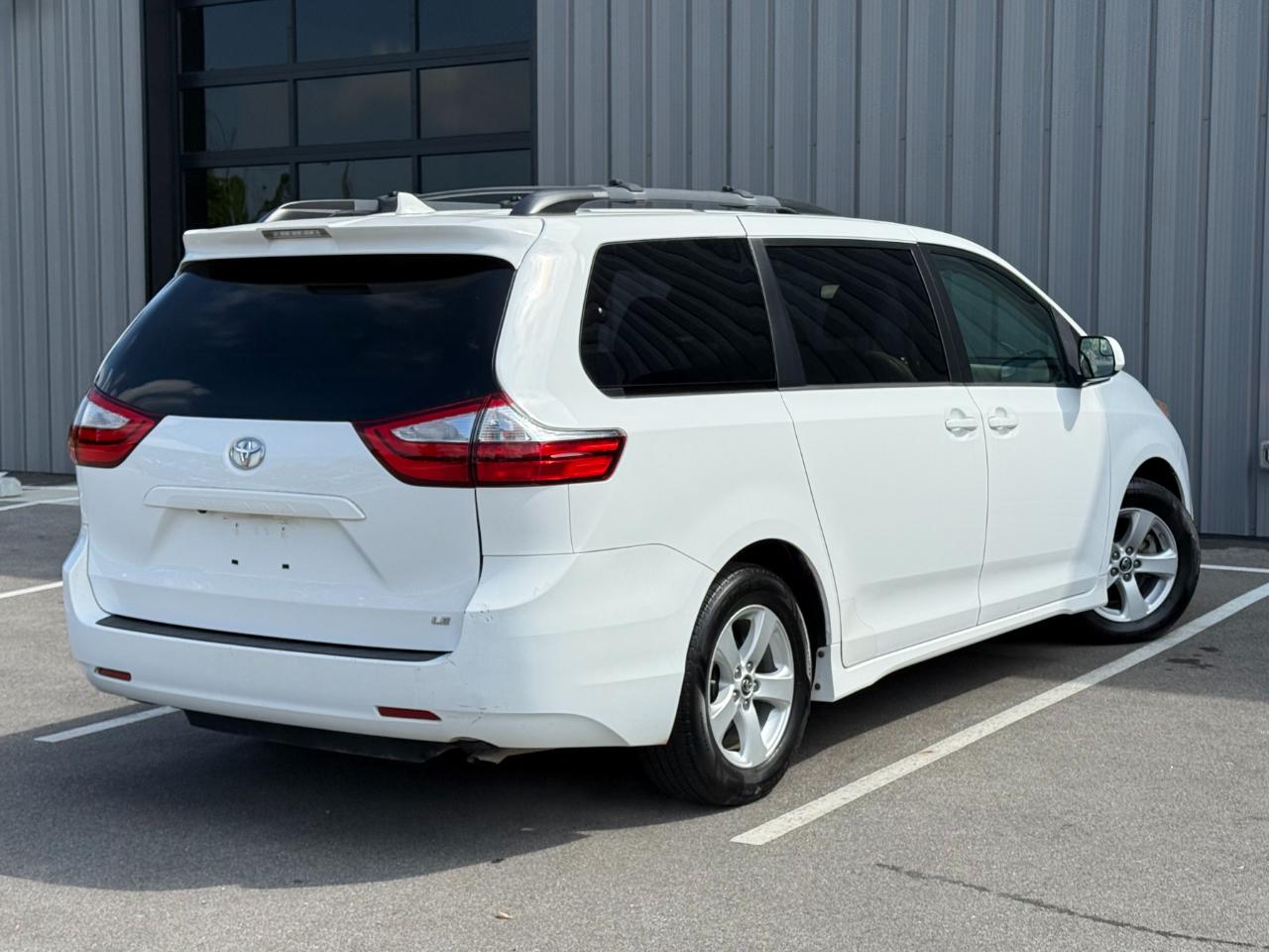 Toyota Sienna LE FWD 8-Passenger (Natl) 2018