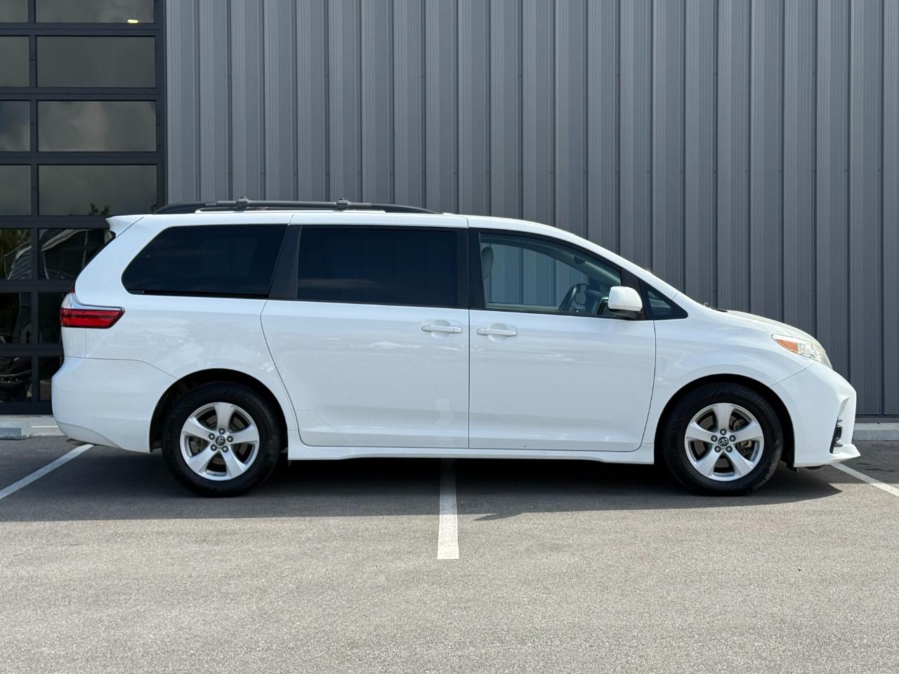 Toyota Sienna LE FWD 8-Passenger (Natl) 2018