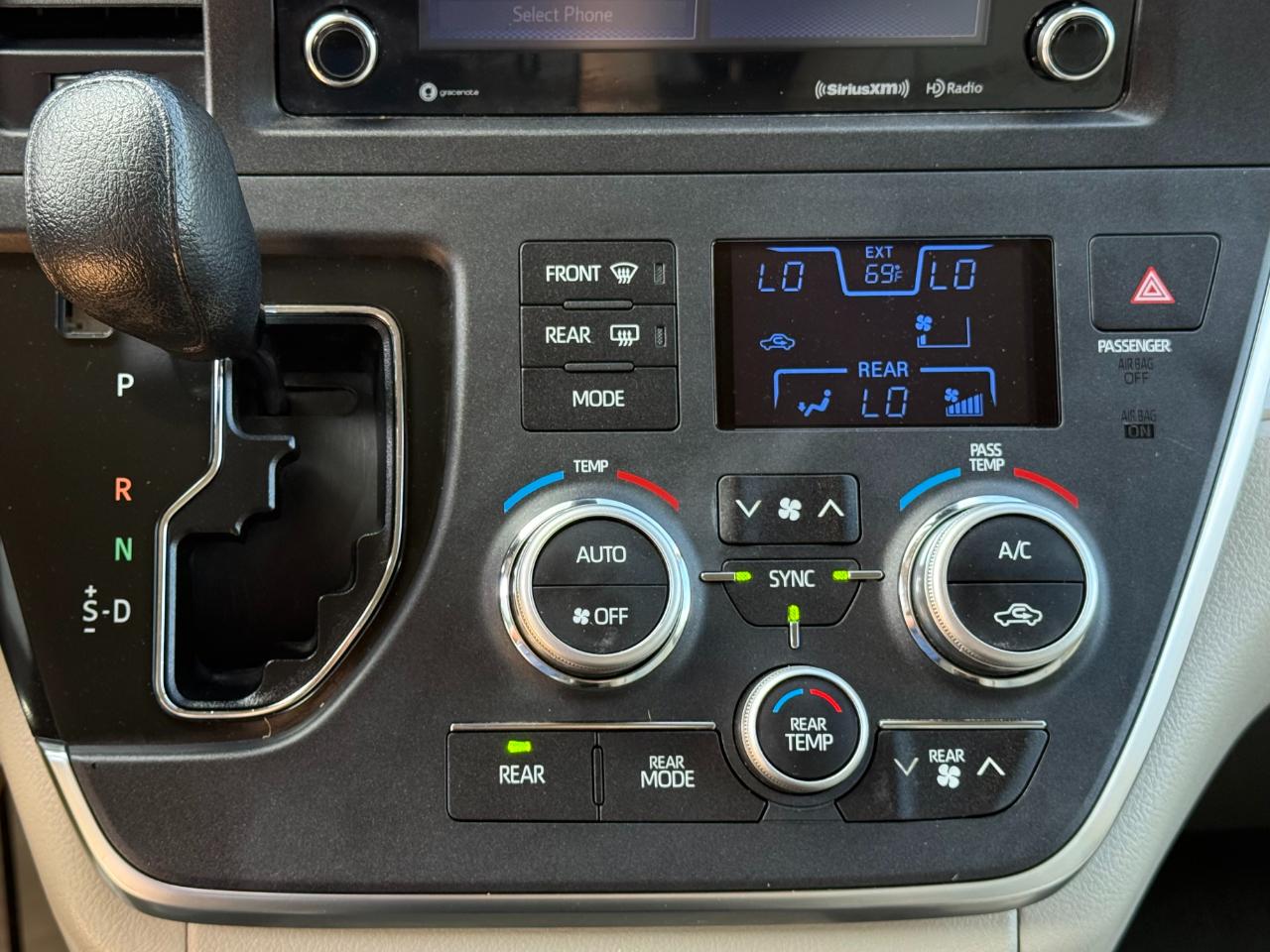 Toyota Sienna LE FWD 8-Passenger (Natl) 2018