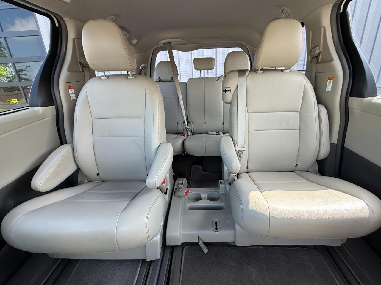 Toyota Sienna LE FWD 8-Passenger (Natl) 2018