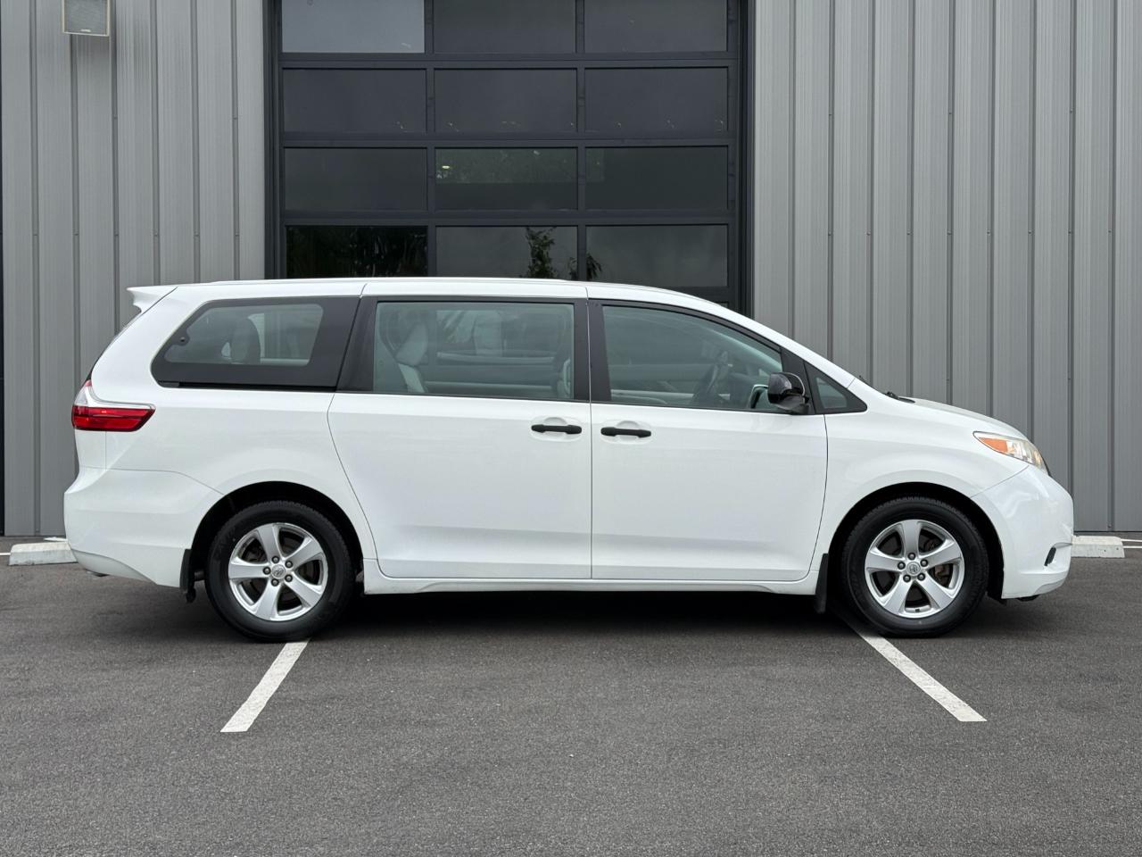 Toyota Sienna L FWD 7-Passenger (Natl) 2017