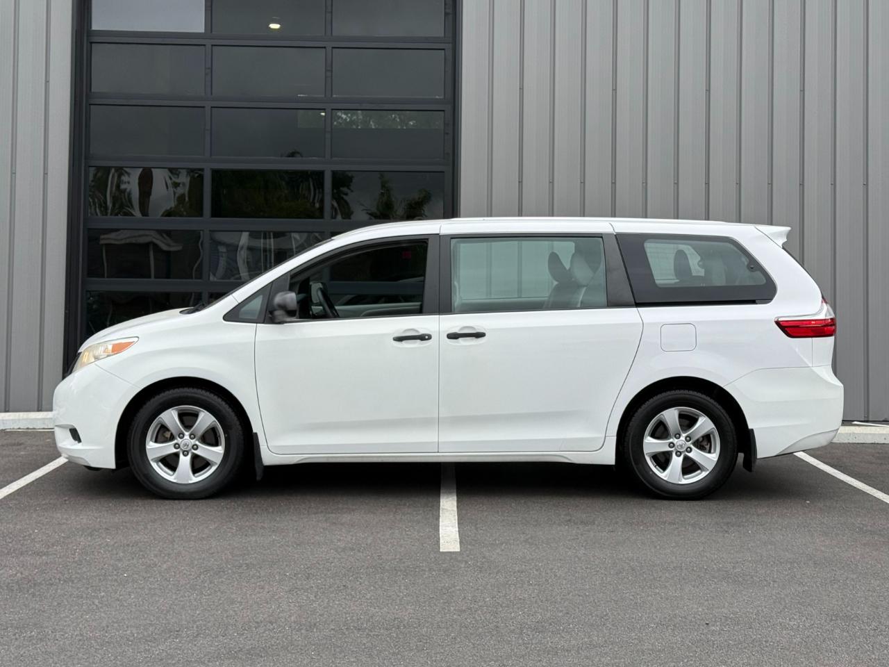 Toyota Sienna L FWD 7-Passenger (Natl) 2017