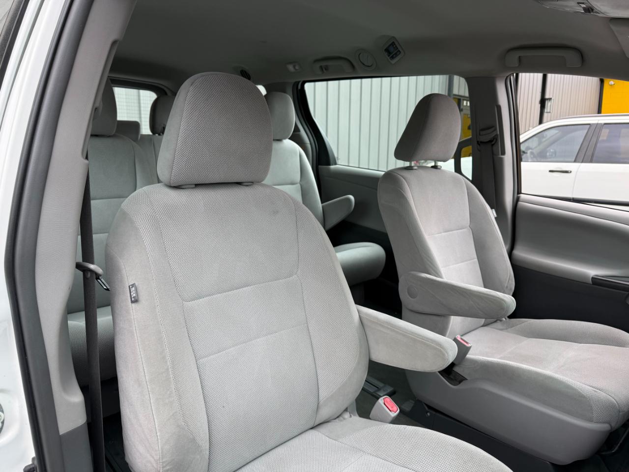 Toyota Sienna L FWD 7-Passenger (Natl) 2017