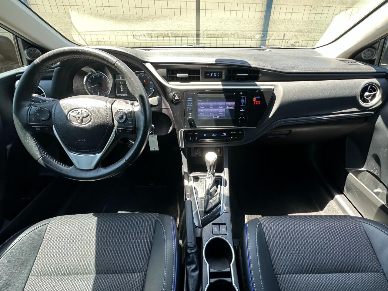 Toyota Corolla XLE CVT (Natl) 2019