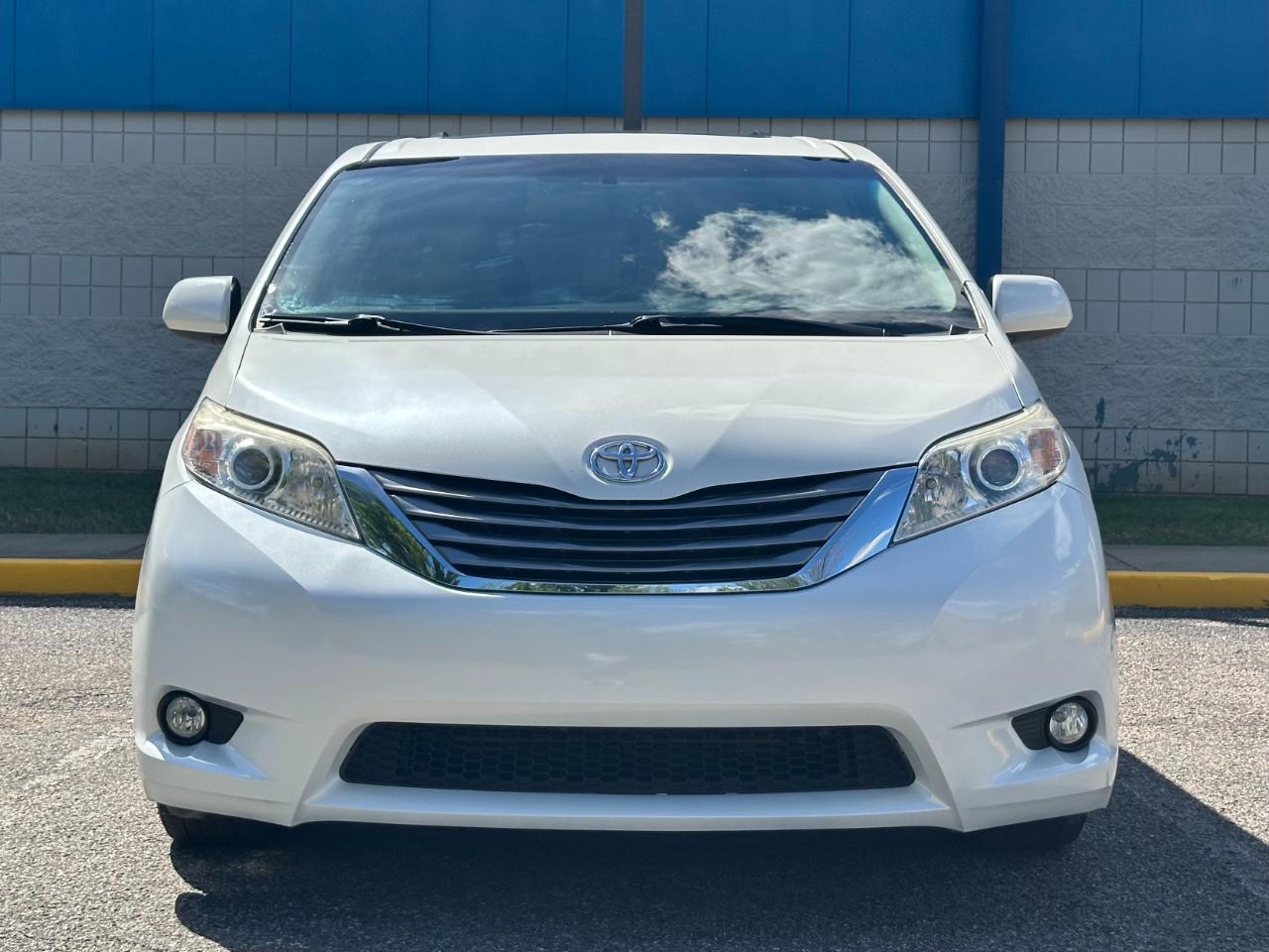 Toyota Sienna XLE Auto Access Seat FWD 7-Passenger (Natl) 2017
