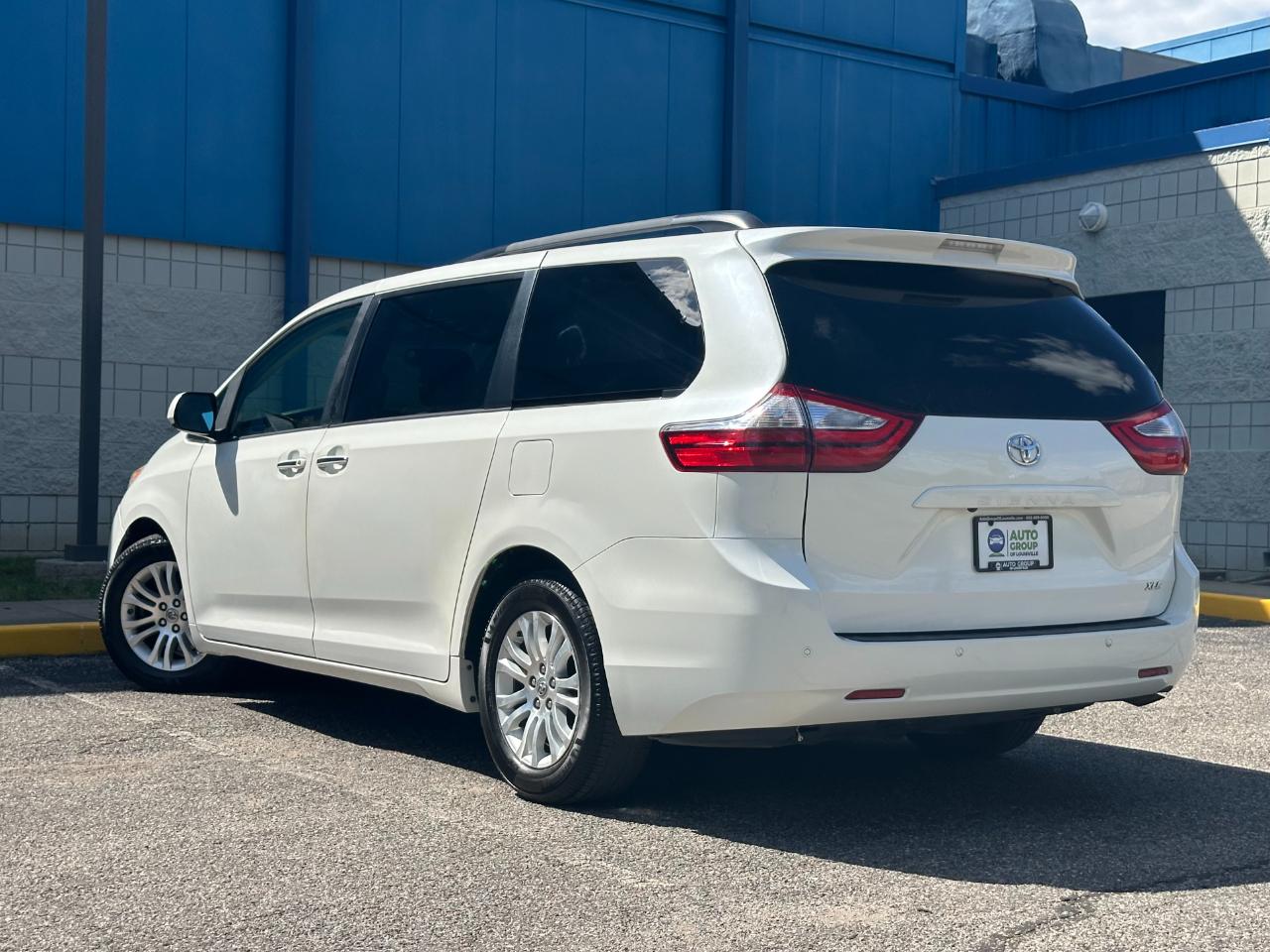 Toyota Sienna XLE Auto Access Seat FWD 7-Passenger (Natl) 2017