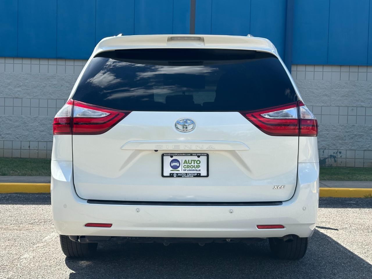 Toyota Sienna XLE Auto Access Seat FWD 7-Passenger (Natl) 2017
