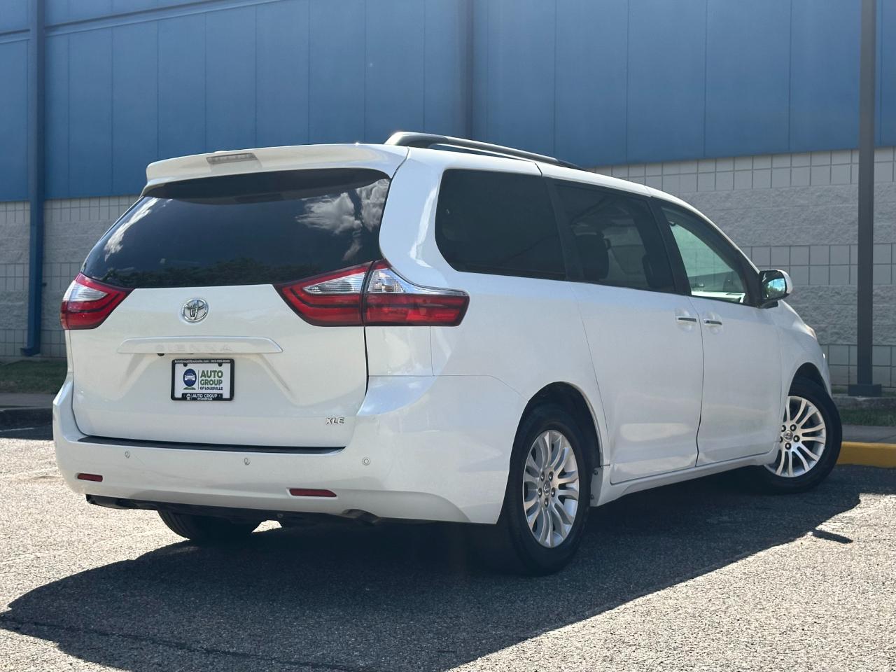 Toyota Sienna XLE Auto Access Seat FWD 7-Passenger (Natl) 2017