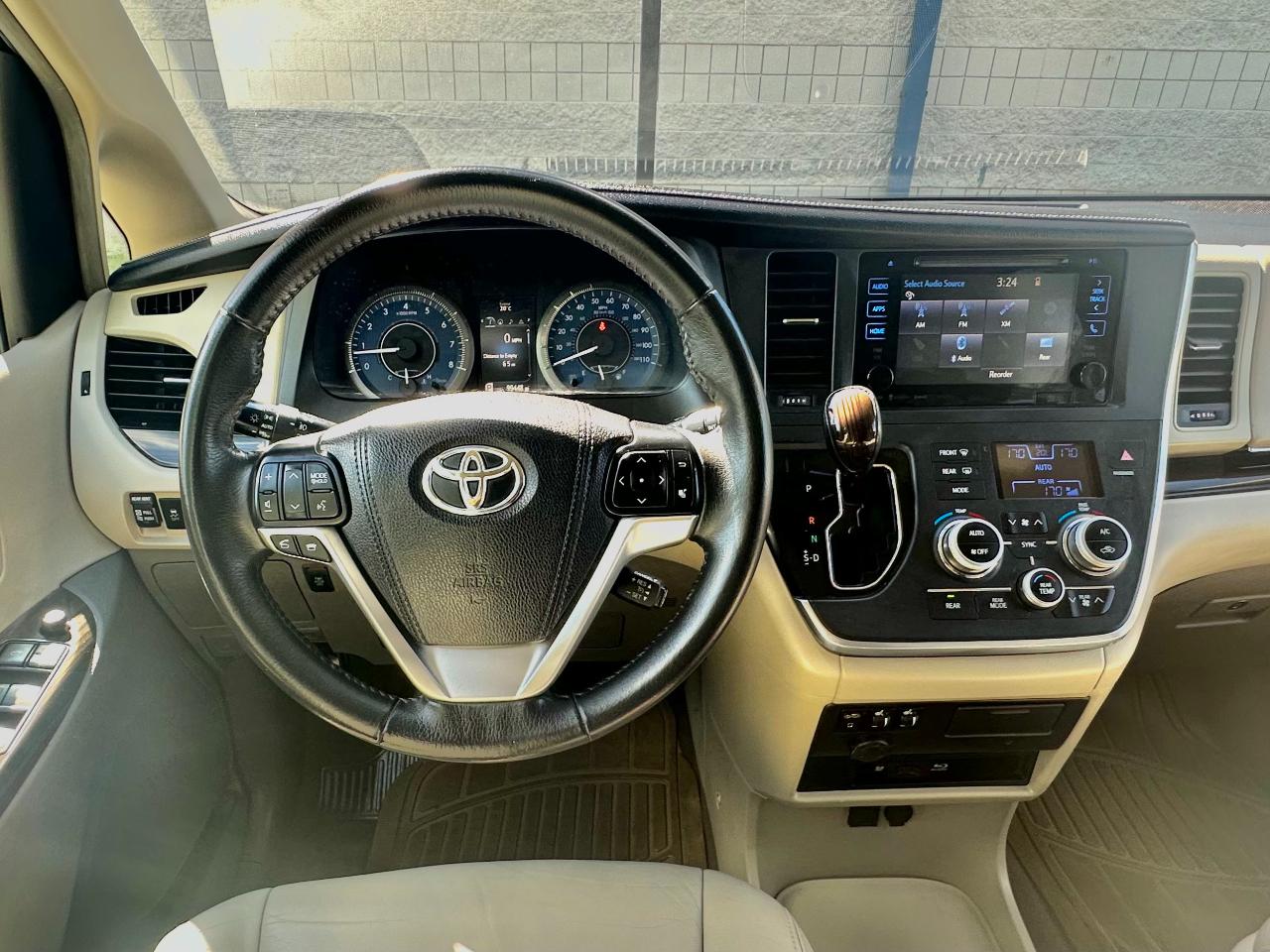 Toyota Sienna XLE Auto Access Seat FWD 7-Passenger (Natl) 2017