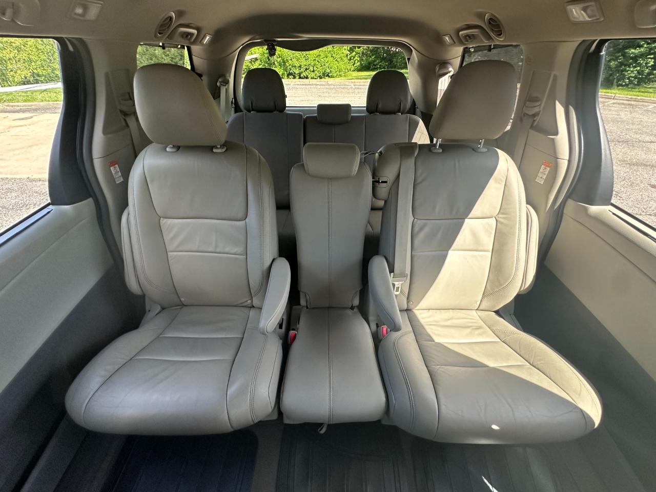 Toyota Sienna XLE Auto Access Seat FWD 7-Passenger (Natl) 2017