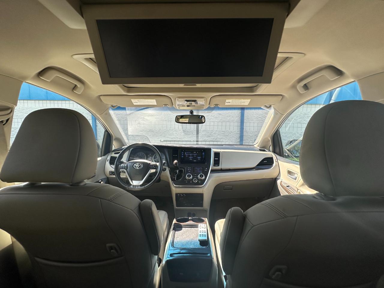 Toyota Sienna XLE Auto Access Seat FWD 7-Passenger (Natl) 2017