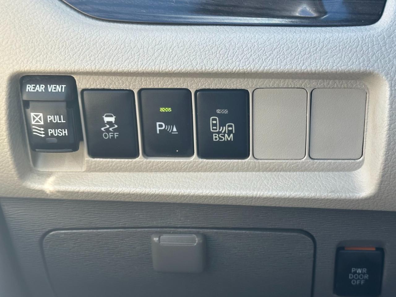 Toyota Sienna XLE Auto Access Seat FWD 7-Passenger (Natl) 2017