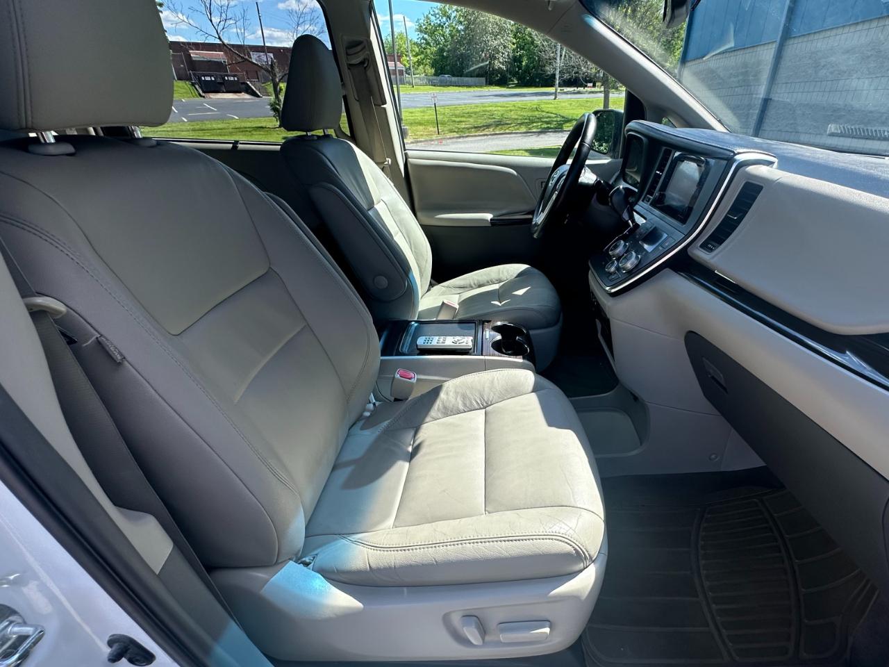 Toyota Sienna XLE Auto Access Seat FWD 7-Passenger (Natl) 2017