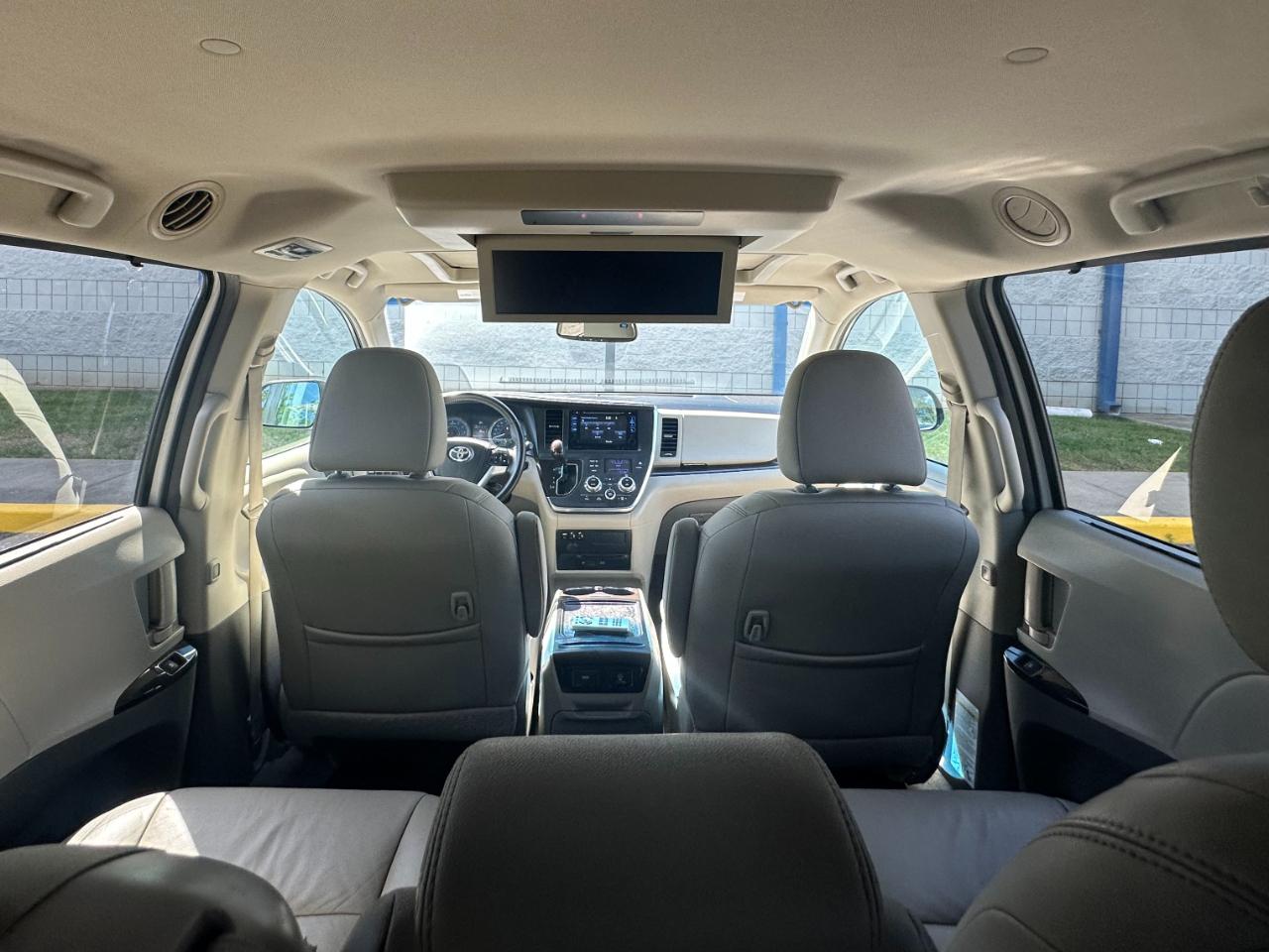 Toyota Sienna XLE Auto Access Seat FWD 7-Passenger (Natl) 2017