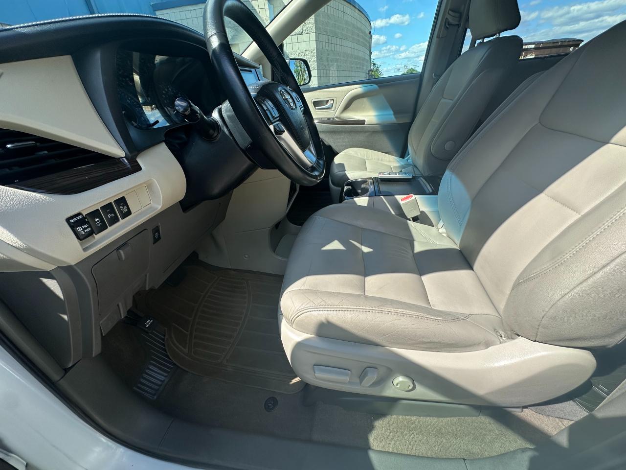 Toyota Sienna XLE Auto Access Seat FWD 7-Passenger (Natl) 2017
