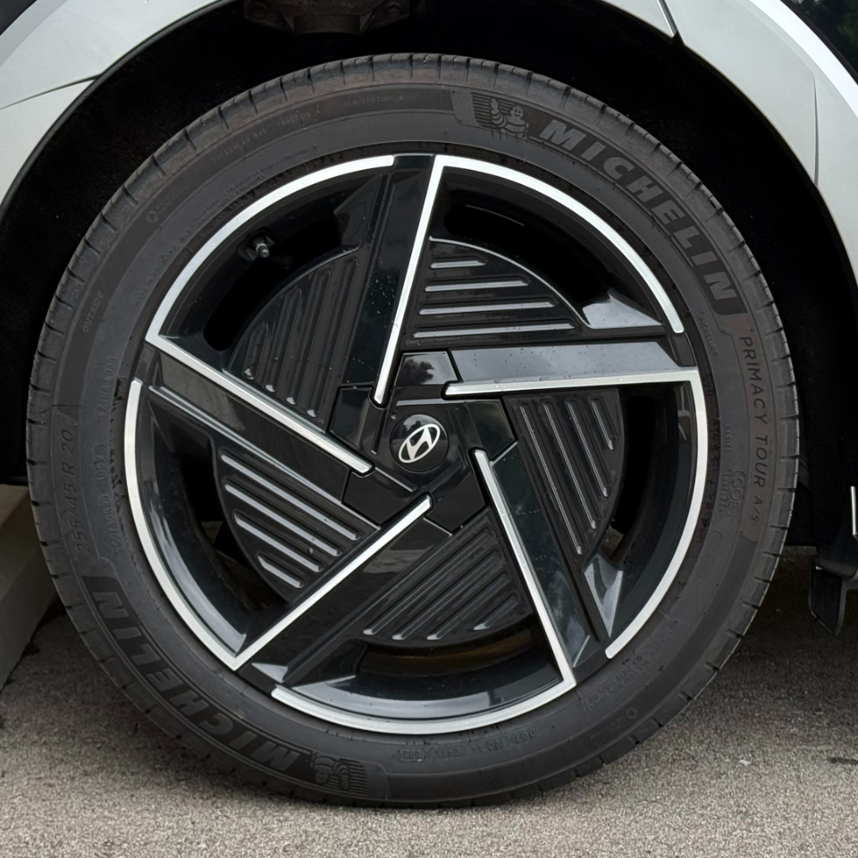 Hyundai Ioniq 5 Limited AWD *Ltd Avail* 2025