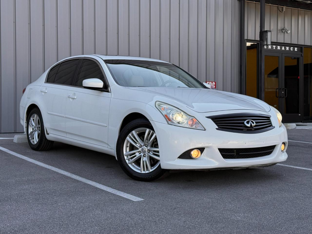 Infiniti G37 Sedan 4dr x AWD 2010