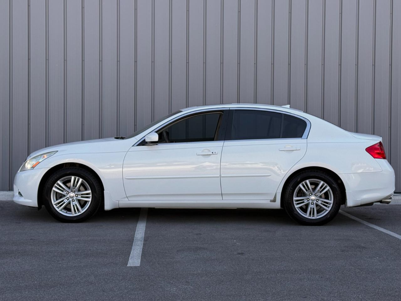 Infiniti G37 Sedan 4dr x AWD 2010