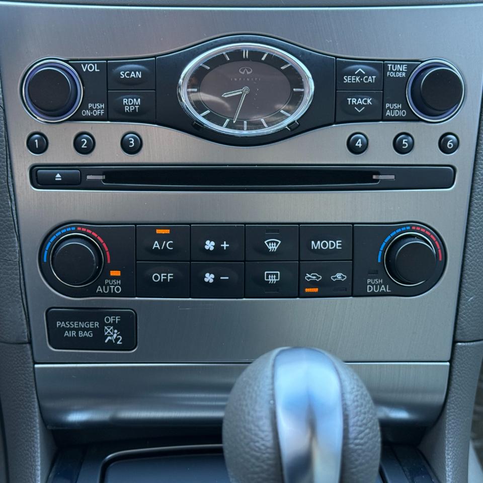 Infiniti G37 Sedan 4dr x AWD 2010