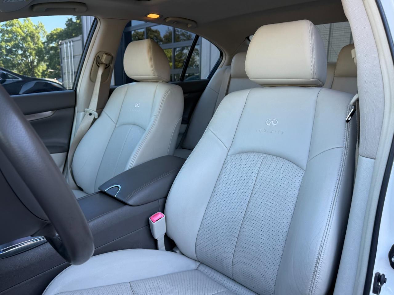 Infiniti G37 Sedan 4dr x AWD 2010