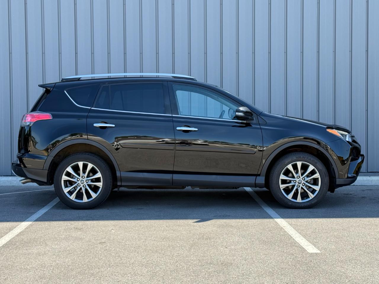 Toyota RAV4 Limited AWD (Natl) 2017