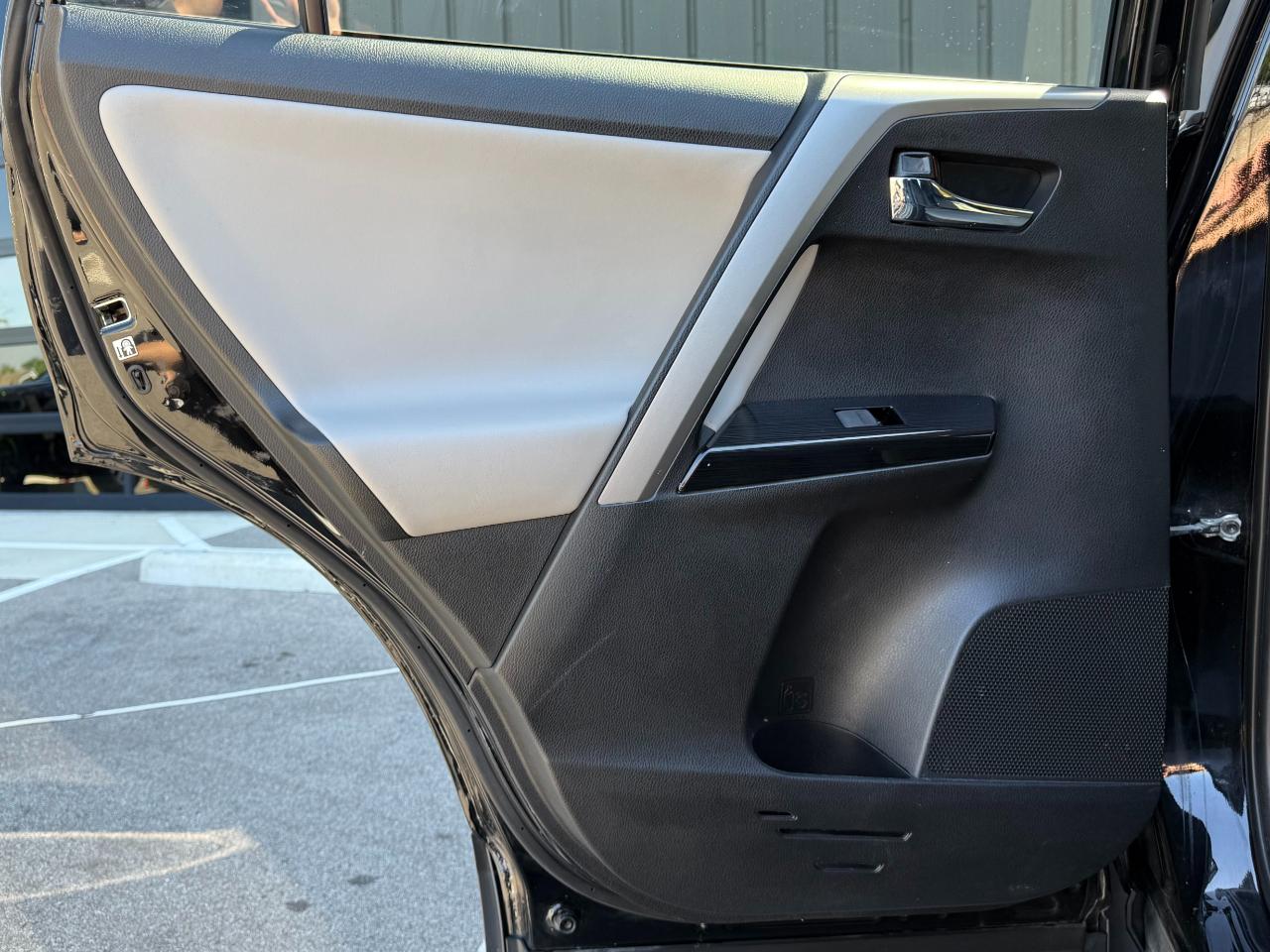 Toyota RAV4 Limited AWD (Natl) 2017