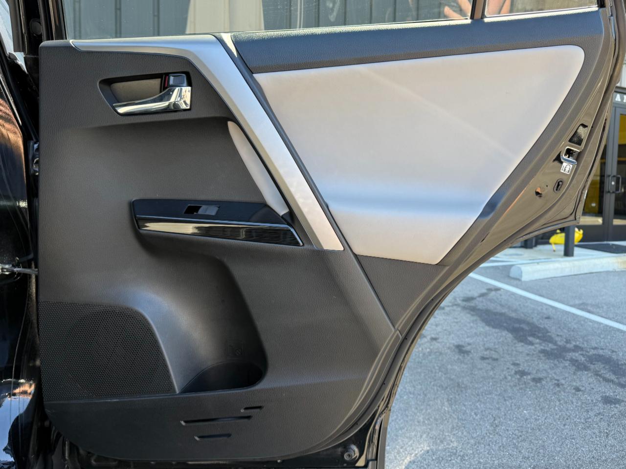 Toyota RAV4 Limited AWD (Natl) 2017