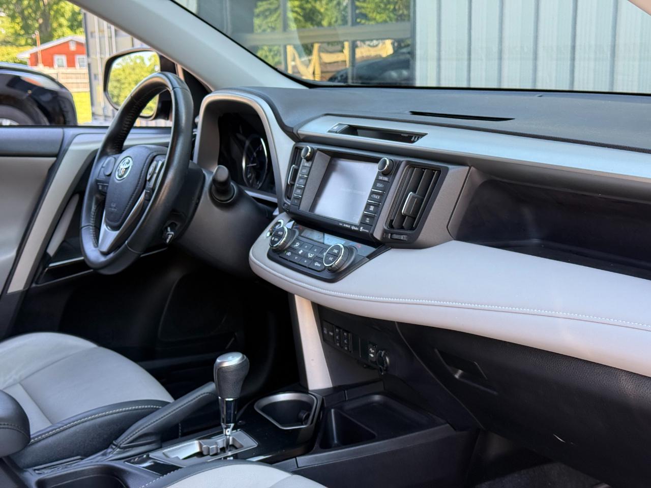 Toyota RAV4 Limited AWD (Natl) 2017