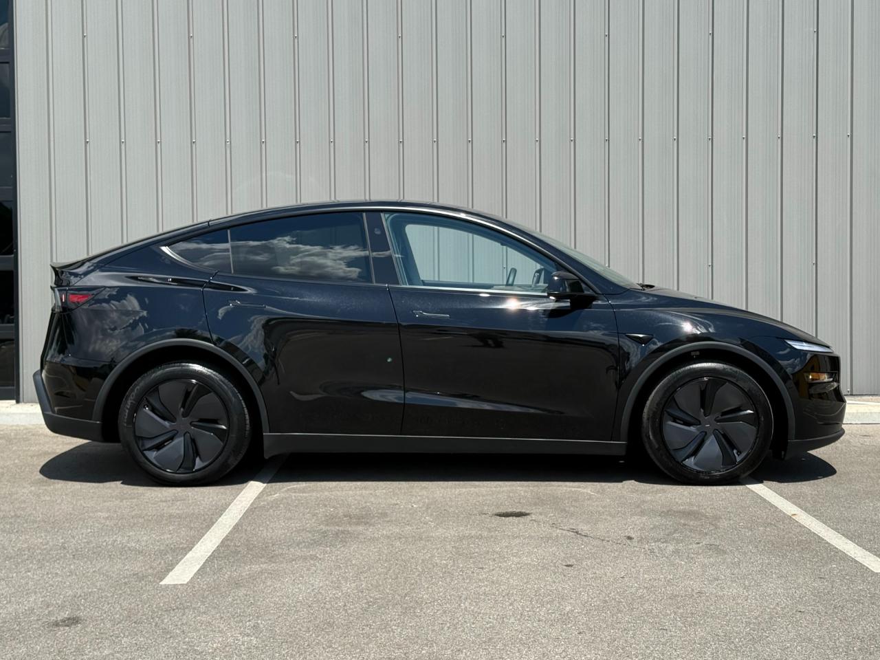 Tesla Model Y Long Range Launch Series AWD *Ltd Avail* 2026