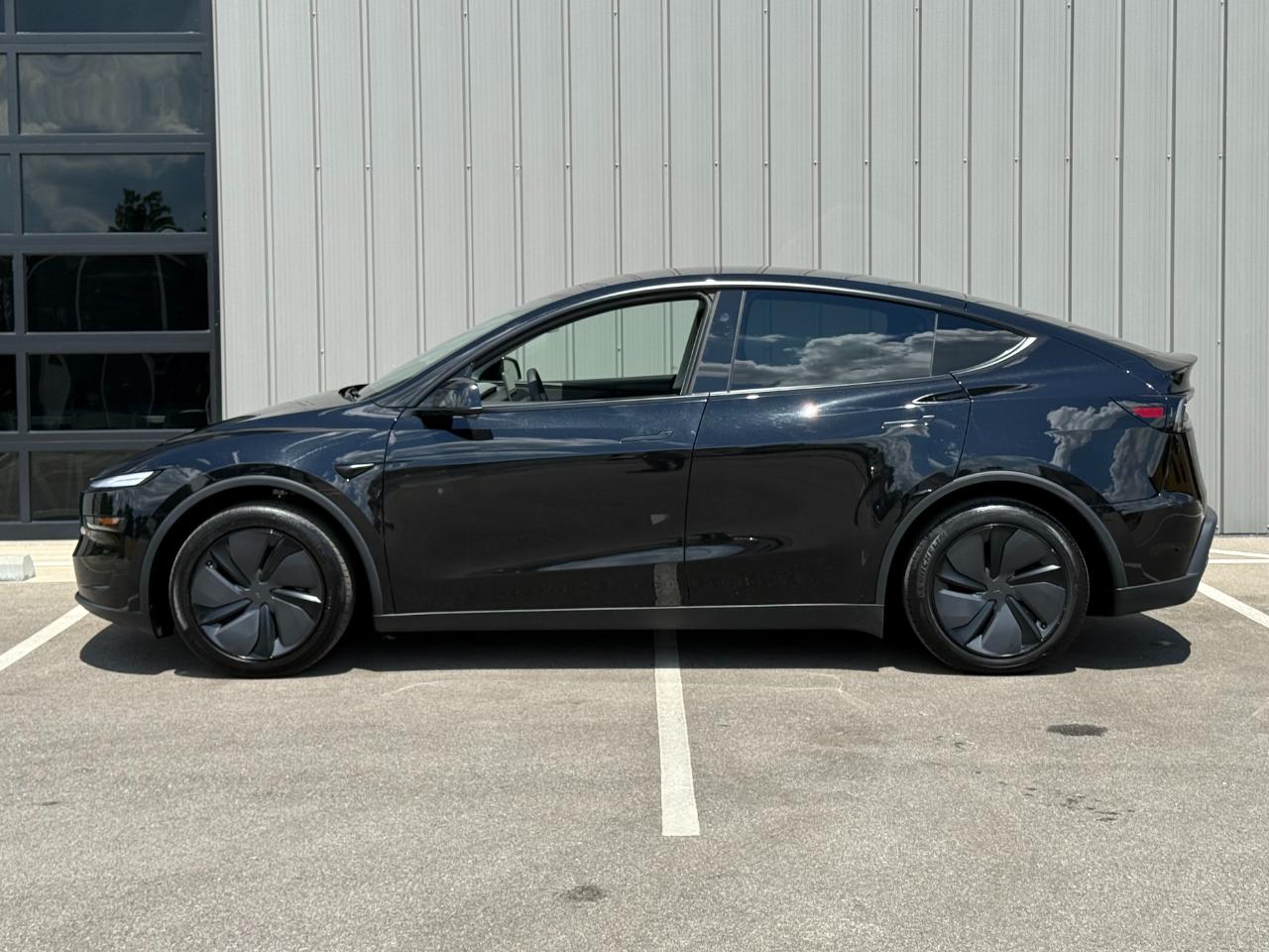 Tesla Model Y Long Range Launch Series AWD *Ltd Avail* 2026