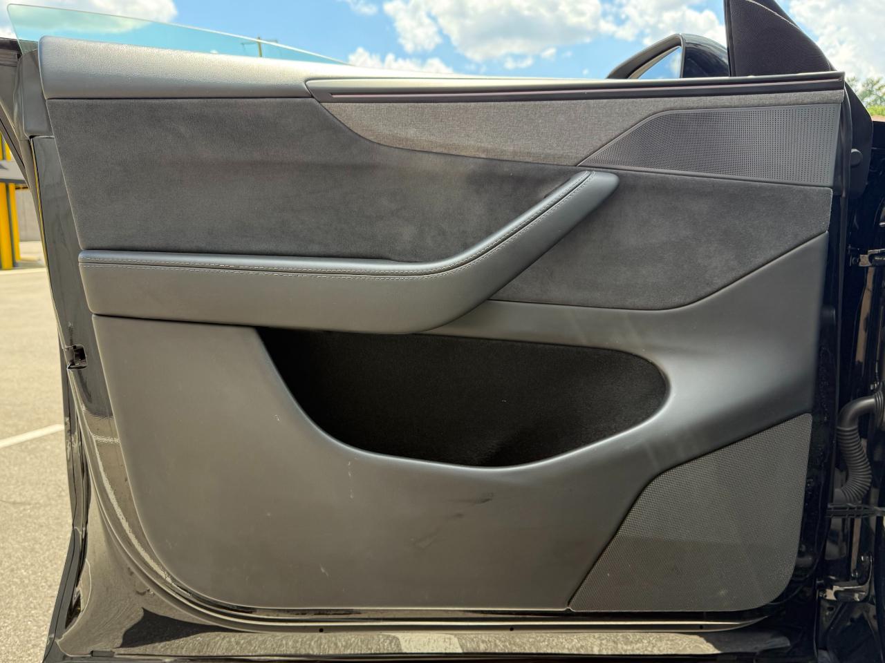 Tesla Model Y Long Range Launch Series AWD *Ltd Avail* 2026