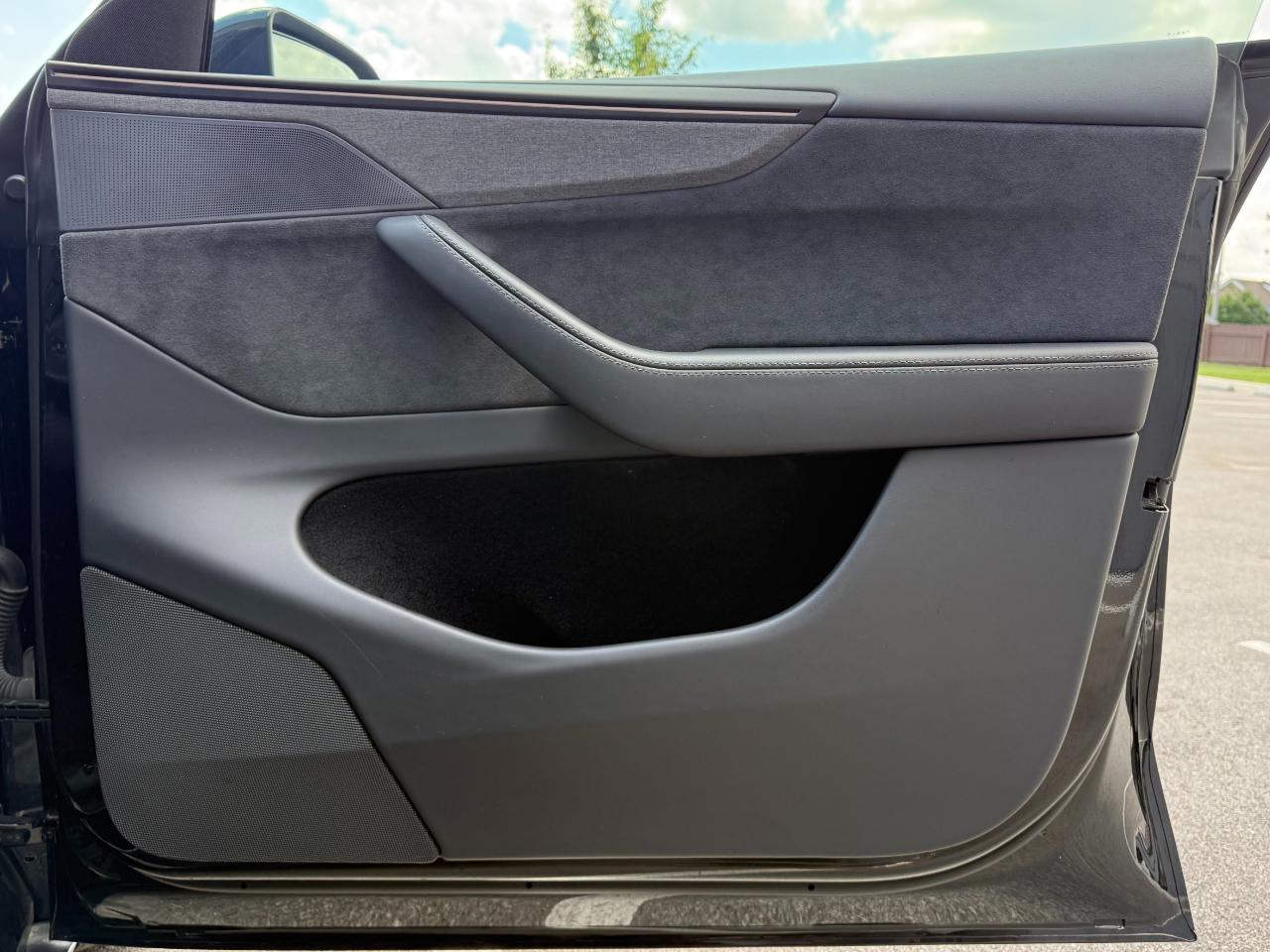 Tesla Model Y Long Range Launch Series AWD *Ltd Avail* 2026