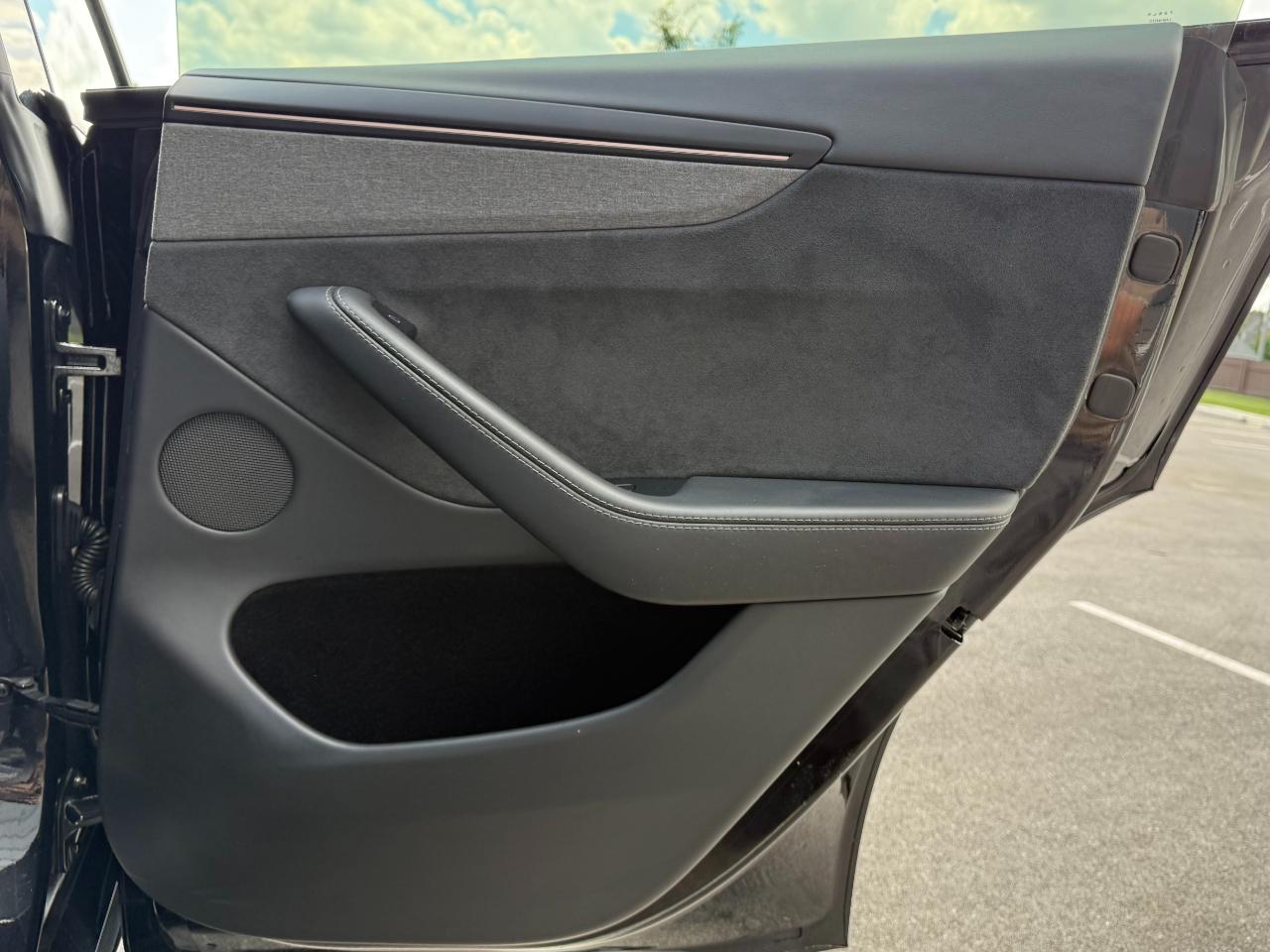 Tesla Model Y Long Range Launch Series AWD *Ltd Avail* 2026