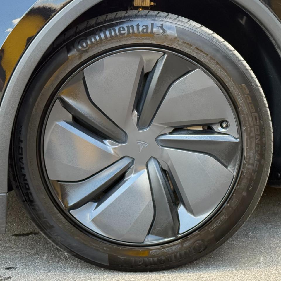 Tesla Model Y Long Range Launch Series AWD *Ltd Avail* 2026