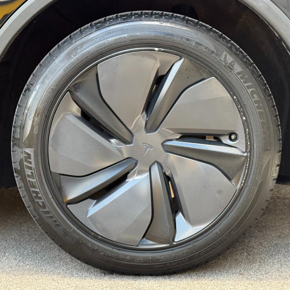 Tesla Model Y Long Range Launch Series AWD *Ltd Avail* 2026
