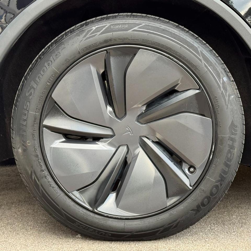 Tesla Model Y Long Range Launch Series AWD *Ltd Avail* 2026