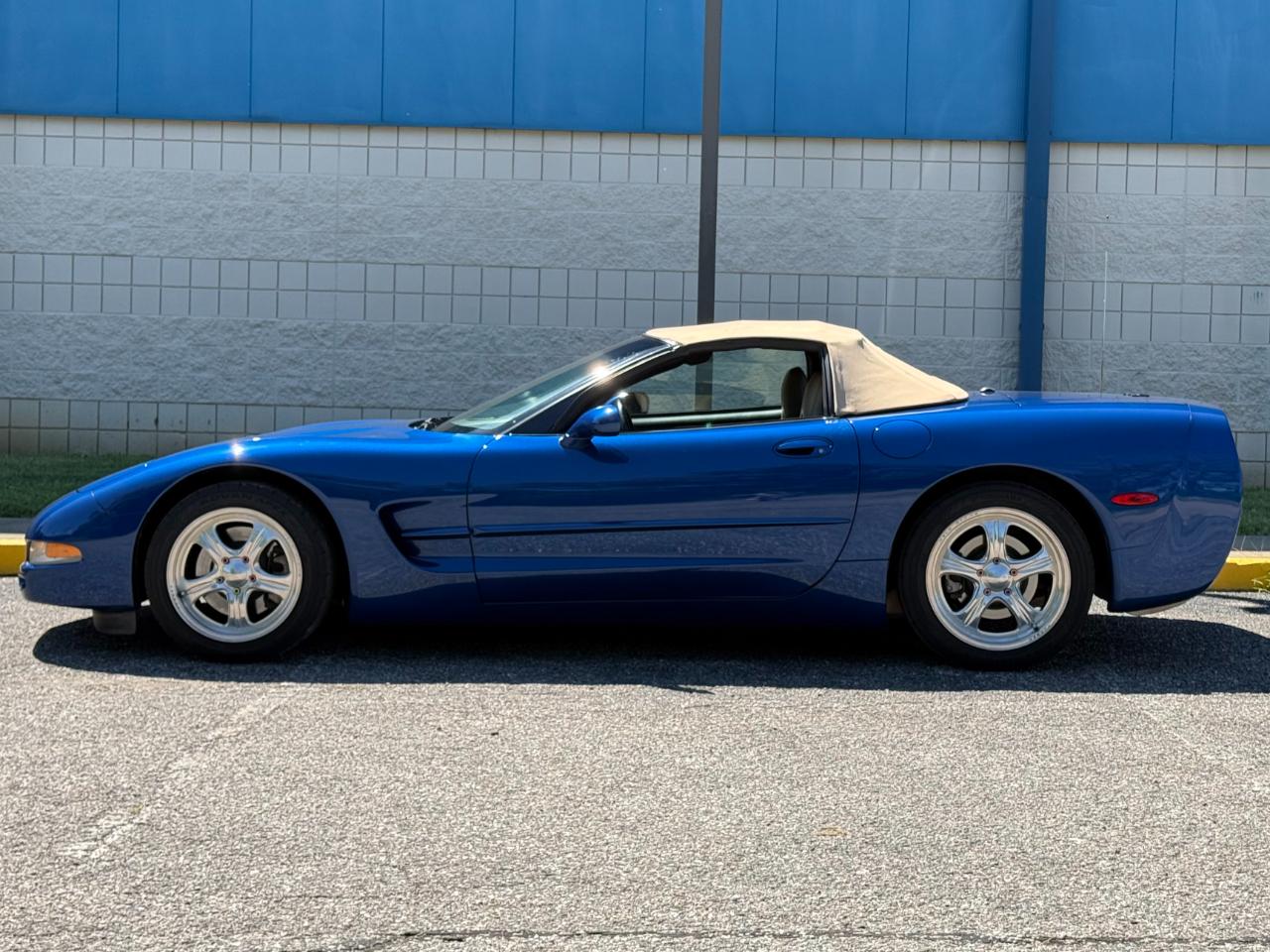 Chevrolet Corvette 2dr Convertible 2002