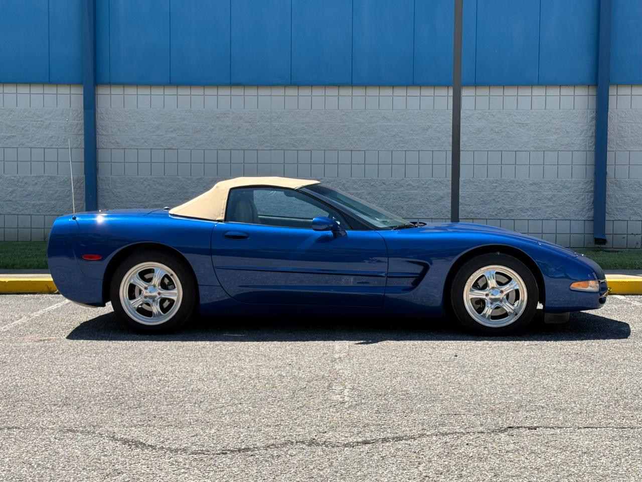 Chevrolet Corvette 2dr Convertible 2002
