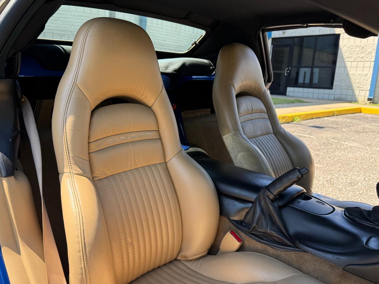 Chevrolet Corvette 2dr Convertible 2002
